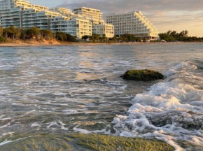 Apartamento de lujo frente al mar con playa privada!